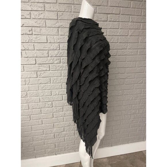 Max Edition Women Asymmetrical Knit Layered Fringe Shrug Ponch Size XS / S - Picture 5 of 11